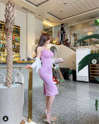 女同在办公室舌吻视频