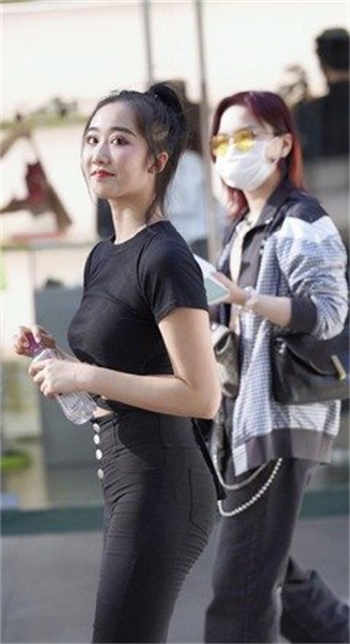 抖音女王哭的浑身大汗